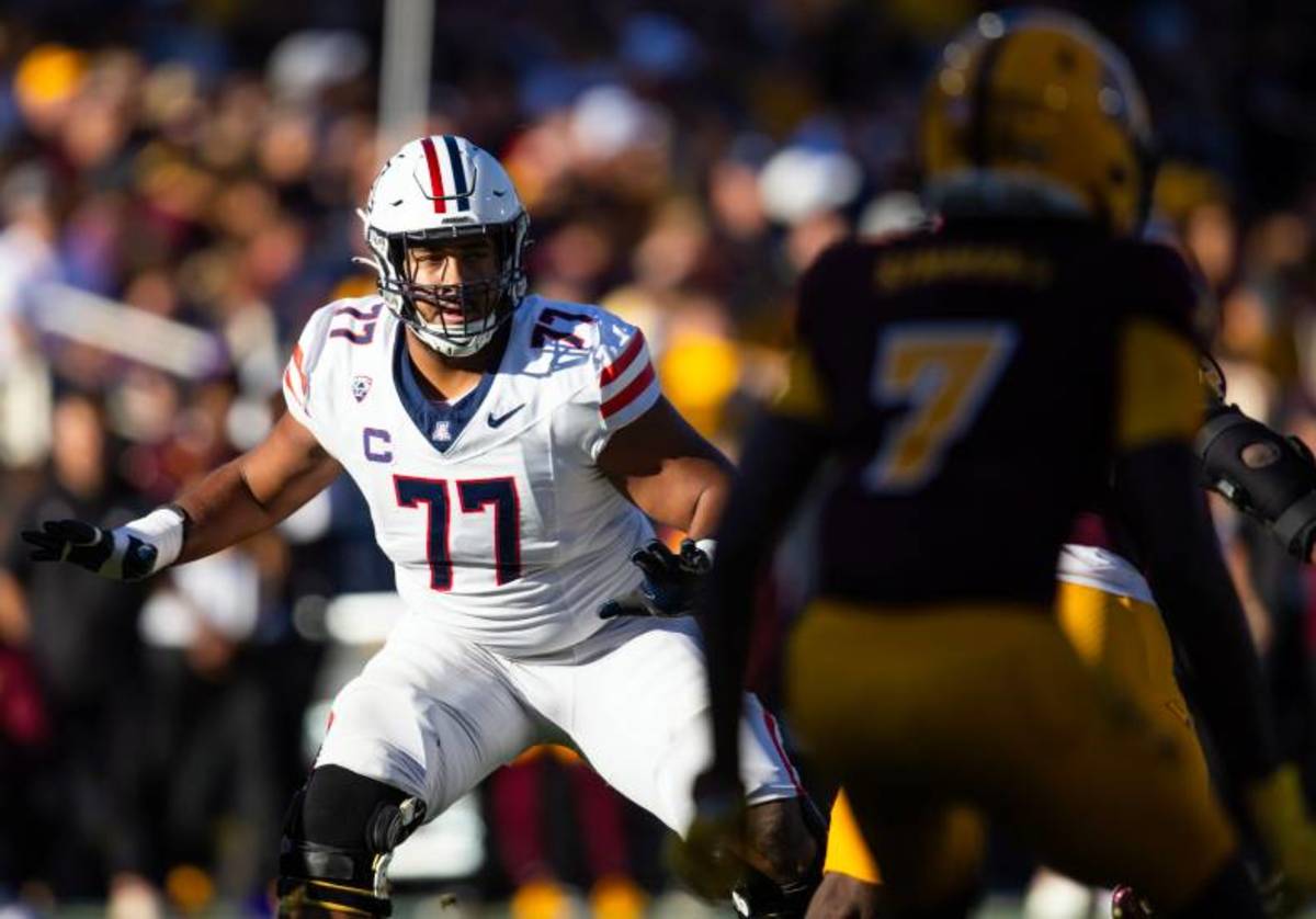 Arizona offensive tackle Jordan Morgan